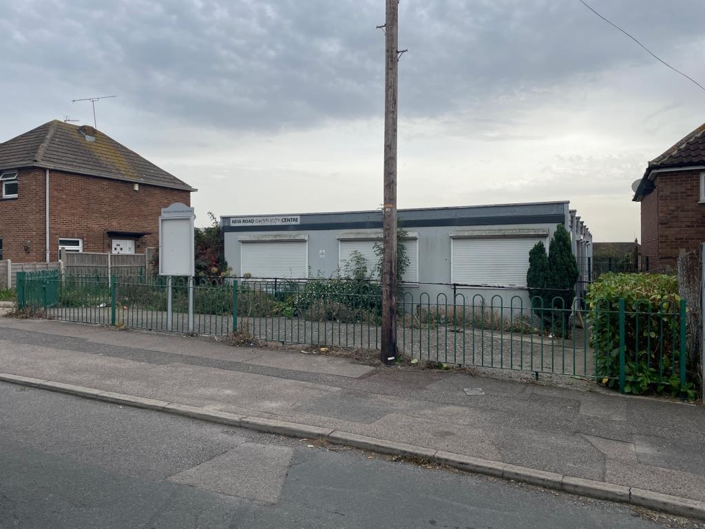 Lot: 131 - FORMER COMMUNITY CENTRE WITH POTENTIAL - Front of the building alternative view